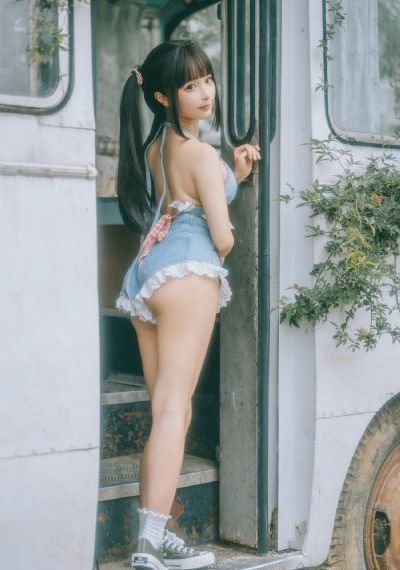 含着岳的丝袜美足脚趾电影